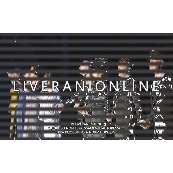 11 July 2014, Muelheim/Ruhr, Germany. Ensemble during the curtain call. Roberto Ciulli\'s \'Theater an der Ruhr\' perform \'Antigone\' as part of their open-air season \'Weisse Naechte\' (White Nights) in Raffelbergpark, Muelheim an der Ruhr, Germany. AG ALDO LIVERANI SAS ONLY ITALY