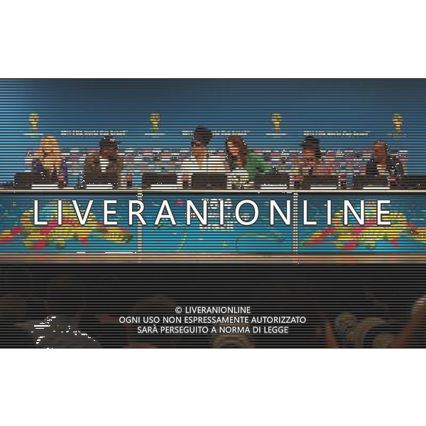 (140712) -- RIO DE JANEIRO, July 12, 2014 () -- (L-R) Colombian singer Shakira, U.S. singer Wyclef Jean, Brazilian singer Carlinhos Brown, Brazilian singer Ivete Sangalo, Mexican guitarist Carlos Santana and Brazilian singer Alexandre Pires attend a press conference briefing about the closing ceremony of 2014 FIFA World Cup at Maracana Stadium, in Rio de Janeiro, Brazil, on July 12, 2014. (/TELAM) AG ALDO LIVERANI SAS ONLY ITALY