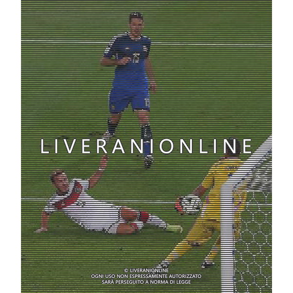 firo : 13.07.2014 Fu§ball, Fussball, WM 2014 Brasilien, Weltmeisterschaft 2014 Brasilien, Football World Championships Brazil 2014, 2014 FIFA WORLD CUP BRAZIL,Brasil,Bresil, Finale Final Deutschland , GER - Argentinien , ARG 1:0 Wetmeister Mario Gštze erzielt das Tor zum 1:0 gegen Torwart Sergio Romero zum WM Sieg $worldrights Es gelten unsere AGB, einsehbar auf www.firosportphoto.de ¤ONLY FOR USE IN GERMANY !!! copyright by firo sportphoto: BPI Coesfelder Str.207 48249 DŸlmen www.firosportphoto.de mail@firosportphoto.de (V o l k s b a n k B o c h u m - W i t t e n ) BLZ.: 430 601 29 Kt. Nr.: 341 117 100 Tel:Ê 02594 - 9916004 Fax:Ê02594 - 9916005 AG ALDO LIVERANI SAS ONLY ITALY