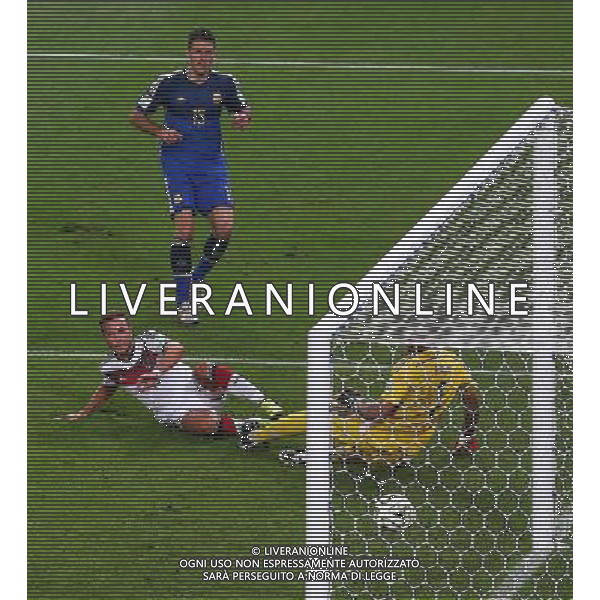 firo : 13.07.2014 Fu§ball, Fussball, WM 2014 Brasilien, Weltmeisterschaft 2014 Brasilien, Football World Championships Brazil 2014, 2014 FIFA WORLD CUP BRAZIL,Brasil,Bresil, Finale Final Deutschland , GER - Argentinien , ARG 1:0 Wetmeister Mario Gštze erzielt das Tor zum 1:0 gegen Torwart Sergio Romero zum WM Sieg $worldrights Es gelten unsere AGB, einsehbar auf www.firosportphoto.de ¤ONLY FOR USE IN GERMANY !!! copyright by firo sportphoto: BPI Coesfelder Str.207 48249 DŸlmen www.firosportphoto.de mail@firosportphoto.de (V o l k s b a n k B o c h u m - W i t t e n ) BLZ.: 430 601 29 Kt. Nr.: 341 117 100 Tel:Ê 02594 - 9916004 Fax:Ê02594 - 9916005 AG ALDO LIVERANI SAS ONLY ITALY