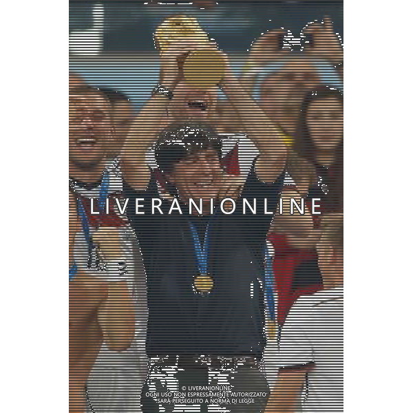 firo : 13.07.2014 Fu§ball, Fussball, WM 2014 Brasilien, Weltmeisterschaft 2014 Brasilien, Football World Championships Brazil 2014, 2014 FIFA WORLD CUP BRAZIL,Brasil,Bresil, Finale Final Deutschland , GER - Argentinien , ARG 1:0 Weltmeister Siegerehrung Bundestrainer Joachim Jogi Lšw mit Pokal TrophŠe $worldrights Es gelten unsere AGB, einsehbar auf www.firosportphoto.de ¤ONLY FOR USE IN GERMANY !!! copyright by firo sportphoto: BPI Coesfelder Str.207 48249 DŸlmen www.firosportphoto.de mail@firosportphoto.de (V o l k s b a n k B o c h u m - W i t t e n ) BLZ.: 430 601 29 Kt. Nr.: 341 117 100 Tel:Ê 02594 - 9916004 Fax:Ê02594 - 9916005 AG ALDO LIVERANI SAS ONLY ITALY