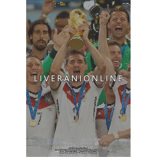 firo : 13.07.2014 Fu§ball, Fussball, WM 2014 Brasilien, Weltmeisterschaft 2014 Brasilien, Football World Championships Brazil 2014, 2014 FIFA WORLD CUP BRAZIL,Brasil,Bresil, Finale Final Deutschland , GER - Argentinien , ARG 1:0 Weltmeister Siegerehrung Miroslav Klose mit Pokal $worldrights Es gelten unsere AGB, einsehbar auf www.firosportphoto.de ¤ONLY FOR USE IN GERMANY !!! copyright by firo sportphoto: BPI Coesfelder Str.207 48249 DŸlmen www.firosportphoto.de mail@firosportphoto.de (V o l k s b a n k B o c h u m - W i t t e n ) BLZ.: 430 601 29 Kt. Nr.: 341 117 100 Tel:Ê 02594 - 9916004 Fax:Ê02594 - 9916005 AG ALDO LIVERANI SAS ONLY ITALY