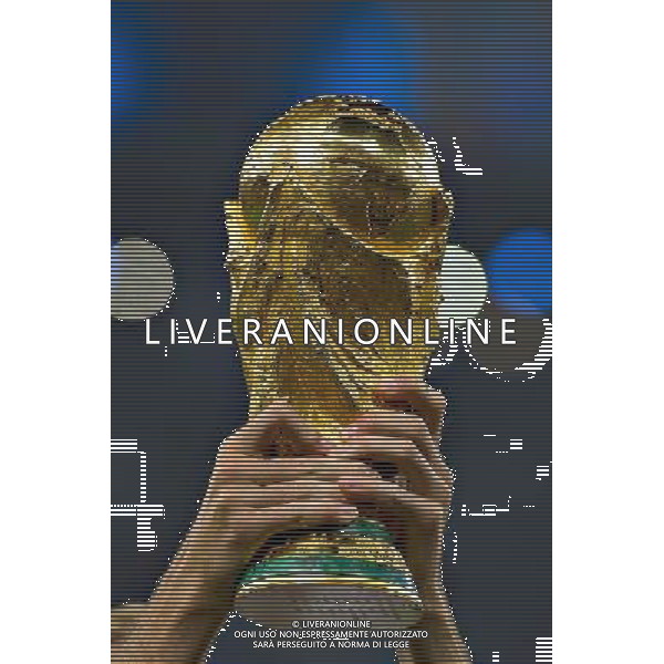 firo : 13.07.2014 Fu§ball, Fussball, WM 2014 Brasilien, Weltmeisterschaft 2014 Brasilien, Football World Championships Brazil 2014, 2014 FIFA WORLD CUP BRAZIL,Brasil,Bresil, Finale Final Deutschland , GER - Argentinien , ARG 1:0 Weltmeister WM World Cup TrophŠe Pokal HŠnde am Pokal $worldrights Es gelten unsere AGB, einsehbar auf www.firosportphoto.de ¤ONLY FOR USE IN GERMANY !!! copyright by firo sportphoto: mexsport Coesfelder Str.207 48249 DŸlmen www.firosportphoto.de mail@firosportphoto.de (V o l k s b a n k B o c h u m - W i t t e n ) BLZ.: 430 601 29 Kt. Nr.: 341 117 100 Tel:Ê 02594 - 9916004 Fax:Ê02594 - 9916005 AG ALDO LIVERANI SAS ONLY ITALY