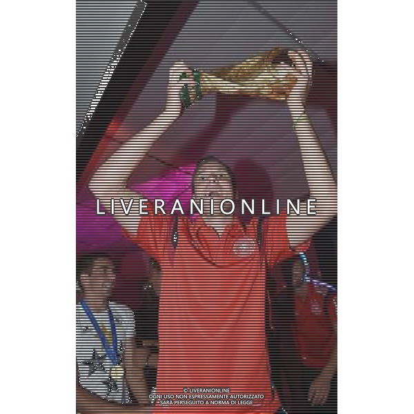 firo : 13.07.2014 Fu§ball, Fussball, WM 2014 Brasilien, Weltmeisterschaft 2014 Brasilien, Football World Championships Brazil 2014, 2014 FIFA WORLD CUP BRAZIL,Brasil,Bresil, WM-Finale 2014, Endspiel 2014, Finale 2014, GER, Deutschland - ARG, Argentinien 1:0 Weltmeister 2014 Deutschland, Kevin GRO§KREUTZ / WM-Pokal . DFB-WM Party/ Gala / Feier nach dem Finale im Hotel Sheraton Rio de Janeiro. $worldrights Es gelten unsere AGB, einsehbar auf www.firosportphoto.de Poolfoto : GES, copyright by firo sportphoto, Coesfelder Str.207 48249 DŸlmen www.firosportphoto.de mail@firosportphoto.de (V o l k s b a n k B o c h u m - W i t t e n ) BLZ.: 430 601 29 Kt. Nr.: 341 117 100 Tel:Ê 02594 - 9916004 Fax:Ê02594 - 9916005 AG ALDO LIVERANI SAS ONLY ITALY *** Local Caption ***