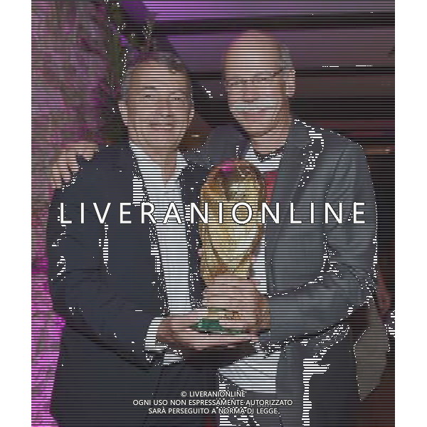 firo : 13.07.2014 Fu§ball, Fussball, WM 2014 Brasilien, Weltmeisterschaft 2014 Brasilien, Football World Championships Brazil 2014, 2014 FIFA WORLD CUP BRAZIL,Brasil,Bresil, WM-Finale 2014, Endspiel 2014, Finale 2014, GER, Deutschland - ARG, Argentinien 1:0 Weltmeister 2014 Deutschland, DFB-Praesident Wolfgang Niersbach und Dr. Dieter Zetsche ( Vorstandsvorsitzender der Daimler AG) mit mit dem Weltpokal / WM-Pokal. DFB-WM Party/ Gala / Feier nach dem Finale im Hotel Sheraton Rio de Janeiro. $worldrights Es gelten unsere AGB, einsehbar auf www.firosportphoto.de Poolfoto : GES, copyright by firo sportphoto, Coesfelder Str.207 48249 DŸlmen www.firosportphoto.de mail@firosportphoto.de (V o l k s b a n k B o c h u m - W i t t e n ) BLZ.: 430 601 29 Kt. Nr.: 341 117 100 Tel:Ê 02594 - 9916004 Fax:Ê02594 - 9916005 AG ALDO LIVERANI SAS ONLY ITALY *** Local Caption ***