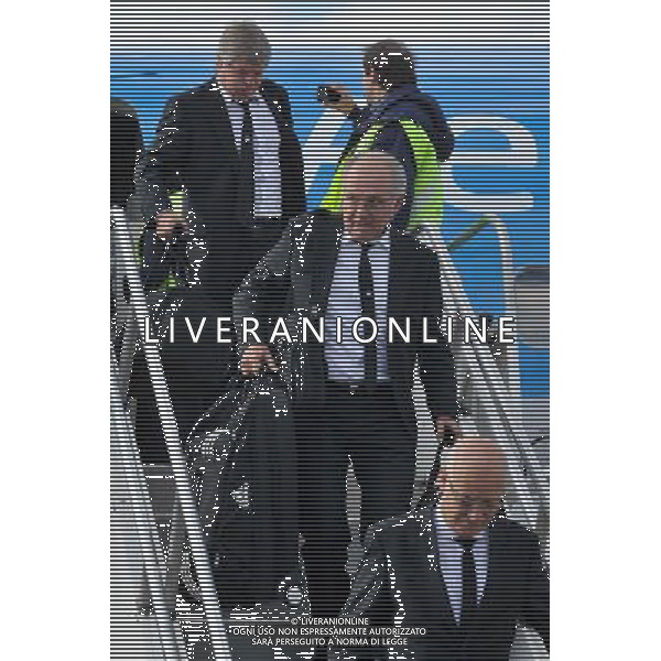 Télam, Buenos Aires 14/07/2014: El DT Alejandro Sabella, bajan del avión que trajo de regreso al seleccionado argentino de fútbol de Rio de Janeiro, donde obtuvo el segundo lugar el el Mundial de Fútbol Brasil2014. Foto: Leonardo Zavattaro/Télam/lz ©PHOTOSHOT/Agenzia Aldo Liverani sas - ITALY ONLY - EDITORIAL USE ONLY- I tifosi accolgono la quadra nazionale di calcio dell\'argentina al loro arrivo, nei pressi della Federcalcio), nella citta\' di Ezeiza, 14 luglio 2014 dopo aver vinto l\'argento alla coppa del mondo FIFA 2014 in Brasile