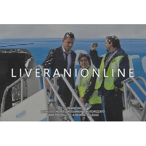 Télam, Buenos Aires 14/07/2014: Maxi Ridriguez, baja del avión que trajo de regreso al seleccionado argentino de fútbol de Rio de Janeiro, donde obtuvo el segundo lugar el el Mundial de Fútbol Brasil2014. Foto: Leonardo Zavattaro/Télam/lz ©PHOTOSHOT/Agenzia Aldo Liverani sas - ITALY ONLY - EDITORIAL USE ONLY- I tifosi accolgono la quadra nazionale di calcio dell\'argentina al loro arrivo, nei pressi della Federcalcio), nella citta\' di Ezeiza, 14 luglio 2014 dopo aver vinto l\'argento alla coppa del mondo FIFA 2014 in Brasile