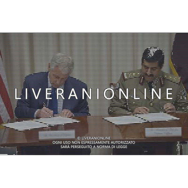 (140714) -- WASHINGTON D.C., July 14, 2014 () -- U.S. Defense Secretary Chuck Hagel (L) and Qatar\'s Minister of State for Defense Affairs Hamad bin Ali al-Attiyah sign documents at the Pentagon, Washington D.C., capital of the United States, July 14, 2014. U.S. and Qatar have signed an arms deal on Qatar\'s purchase of U.S. Patriot defense systems and Apache helicopters to the tune of 11 billion dollars, the U.S. Defense Department said in a statement on Monday. (/Yin Bogu) ©PHOTOSHOT/Agenzia Aldo Liverani sas - ITALY ONLY - EDITORIAL USE ONLY - Il segretario alla Difesa americano Chuck Hagel e il ministro dello stato del Qatar per gli Affari della Difesa Hamad bin Ali al-Attiyah al Pentagono, Washington DC, Stati Uniti, 14 luglio 2014.