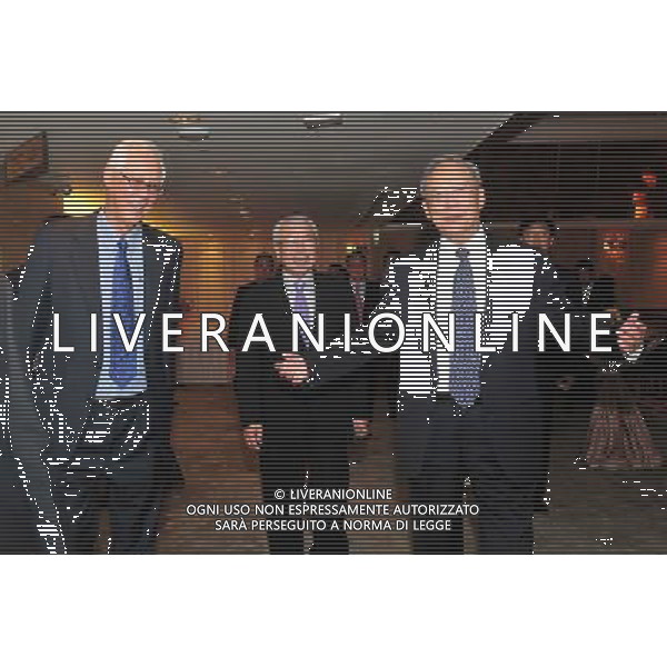 (140716) -- SINGAPORE, July 16, 2014 () -- Singapore\'s Emeritus Senior Minister Goh Chok Tong (L), Chairman of the Singapore Federation of Chinese Clan Associations Chua Thian Poh (C) and China\'s former vice premier and Vice Chairman of the Boao Forum for Asia (BFA) Zeng Peiyan attend the Boao Forum for Asia dinner in Singapore on July 16, 2014. (/Then Chih Wey)(zhf) ©PHOTOSHOT/Agenzia Aldo Liverani sas - ITALY ONLY - EDITORIAL USE ONLY - Forum Boao per l\'Asia (BFA) a Singapore il 16 luglio 2014