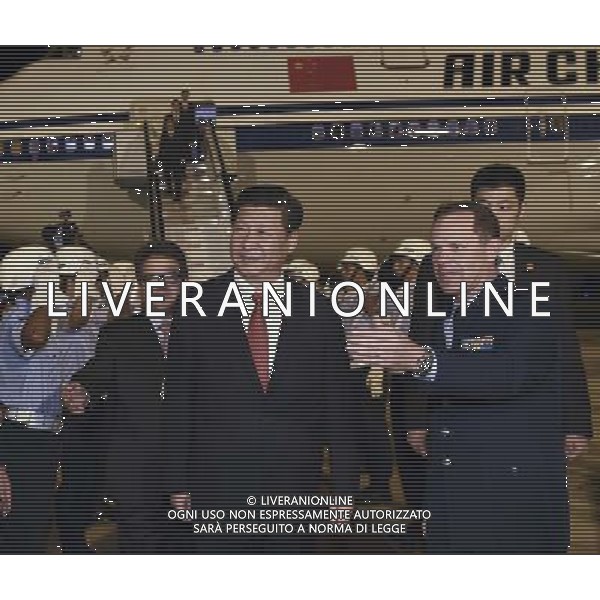 (140715) -- BRASILIA, July 15, 2014 () -- Chinese President Xi Jinping (C) is greeted upon his arrival in Brasilia, Brazil, July 15, 2014. Xi Jinping arrived here Tuesday for a state visit to Brazil and meeting with leaders of Latin American and Caribbean nations. (/Li Xueren) (wf) ©PHOTOSHOT/Agenzia Aldo Liverani sas - ITALY ONLY - EDITORIAL USE ONLY - BRICS summit a Fortaleza Brasile