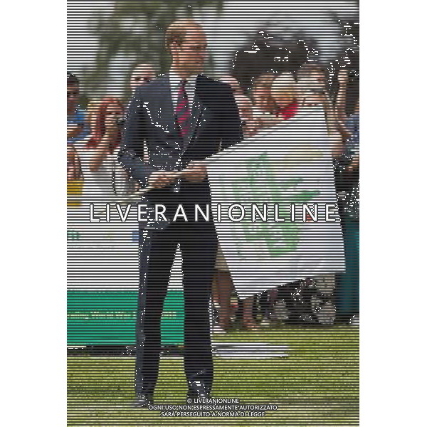 COVENTRY, ENGLAND - JULY 16: Prince William, Duke of Cambridge starts a race during an official visit to the Coventry War Memorial Park on July 16, 2014 in Coventry, England. The Duke made the visit to mark the Centenary of the First World War. () ©photoshot/Agenzia Aldo Liverani sas - ITALY ONLY - EDITORIAL USE ONLY - REALI INGLESI: Il Principe William, in visita al War Memorial Park, Coventry, il Parco dedicato al sacrificio di coloro che hanno perso la vita nella Grande Guerra, inghilterra 17 luglio 2014