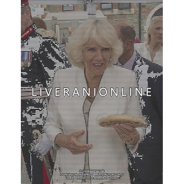 The Duchess of Cornwall toured LOOE MARKET CORNWALL AND BOUGHT A CORNISH PASTY.PICTURE ©photoshot/Agenzia Aldo Liverani sas - ITALY ONLY - EDITORIAL USE ONLY - REALI INGLESI: Il Principe Carlo d\'inghilterra con la moglie Camilla duchessa di Cornovaglia, ha visitato il mercato di via Looe