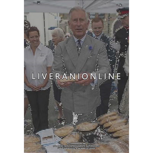 The Duke of Cornwall, President, Prince\'s Trust, and The Duchess of Cornwall toured Looe street market AND THE PRINCE WAS GIVEN A CORNISH PASTY . Picture: ©photoshot/Agenzia Aldo Liverani sas - ITALY ONLY - EDITORIAL USE ONLY - REALI INGLESI: Il Principe Carlo d\'inghilterra con la moglie Camilla duchessa di Cornovaglia, ha visitato il mercato di via Looe