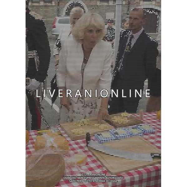 The Duke of Cornwall, President, Prince\'s Trust, and The Duchess of Cornwall toured Looe street market THE DUCHESS SAMPLES SOME CHEESE . Picture: ©photoshot/Agenzia Aldo Liverani sas - ITALY ONLY - EDITORIAL USE ONLY - REALI INGLESI: Il Principe Carlo d\'inghilterra con la moglie Camilla duchessa di Cornovaglia, ha visitato il mercato di via Looe