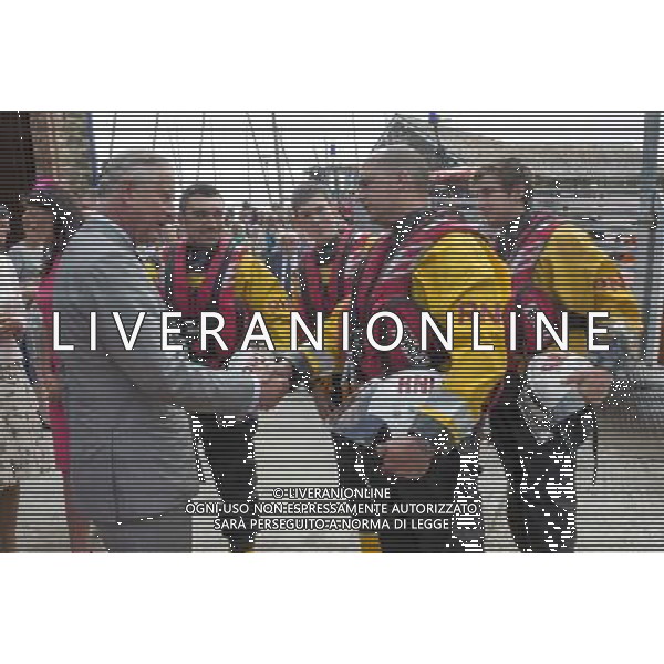 THE PRINCE OF WALES MEETS THE LIFEBOAT CREW IN LOOE CORNWALL PICTURE ©photoshot/Agenzia Aldo Liverani sas - ITALY ONLY - EDITORIAL USE ONLY - REALI INGLESI: Il Principe Carlo d\'inghilterra con la moglie Camilla duchessa di Cornovaglia, ha visitato il mercato di via Looe