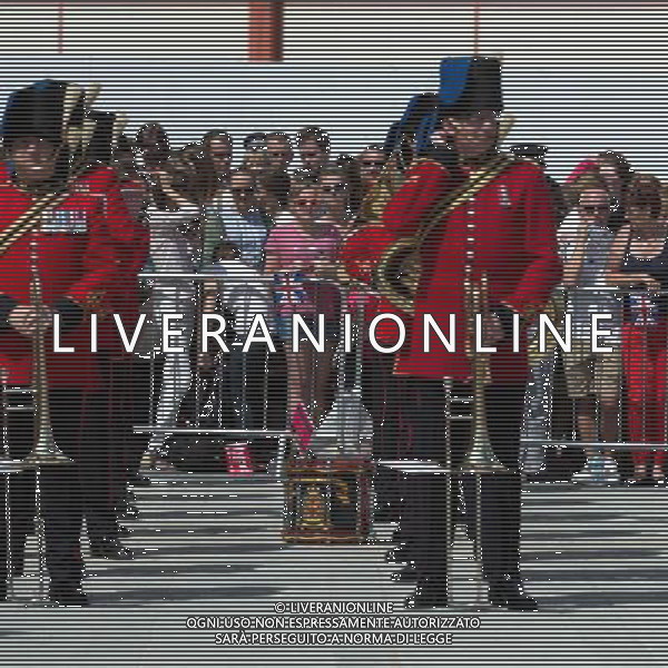 HM the Queen officially opening redeveloped Reading Station 2014 READING, United Kingdom, Date: 17/07/2014 ©photoshot/Agenzia Aldo Liverani sas - ITALY ONLY - EDITORIAL USE ONLY - REALI INGLESI- La Regina Elisabetta II d\'inghilterra all\'apertura ufficiale della stazione riqualificata di Reading 2014, Regno Unito