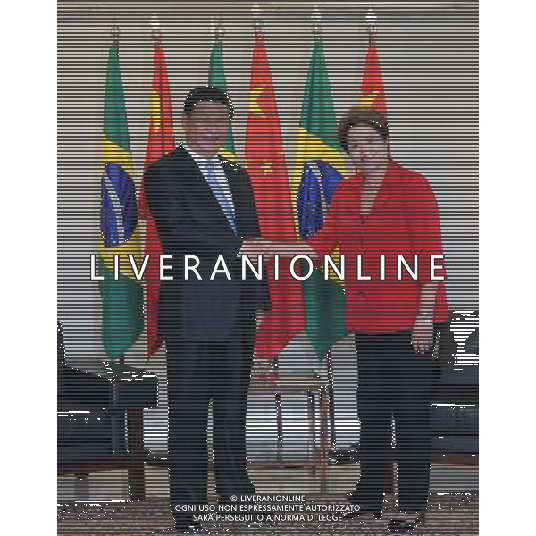 (140717) -- BRASILIA, July 17, 2014 () -- Chinese President Xi Jinping (L) and his Brazilian counterpart Dilma Rousseff shake hands during their meeting in Brasilia, Brazil, July 17, 2014. (/Lan Hongguang) (yxb) ©PHOTOSHOT/Agenzia Aldo Liverani sas - ITALY ONLY - EDITORIAL USE ONLY