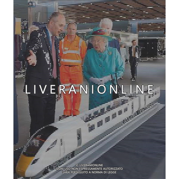 The Queen looking at a scale model of a train during the opening ceremony at Reading Station in Berkshire, July 17th, 2014. ©PHOTOSHOT/AGENZIA ALDO LIVERANI SAS - ITALY ONLY - EDITORIAL USE ONLY - REALI INGLESI: La Regina Elisabetta II d\'inghilterra all\'apertura ufficiale della stazione riqualificata di Reading 2014, Regno Unito