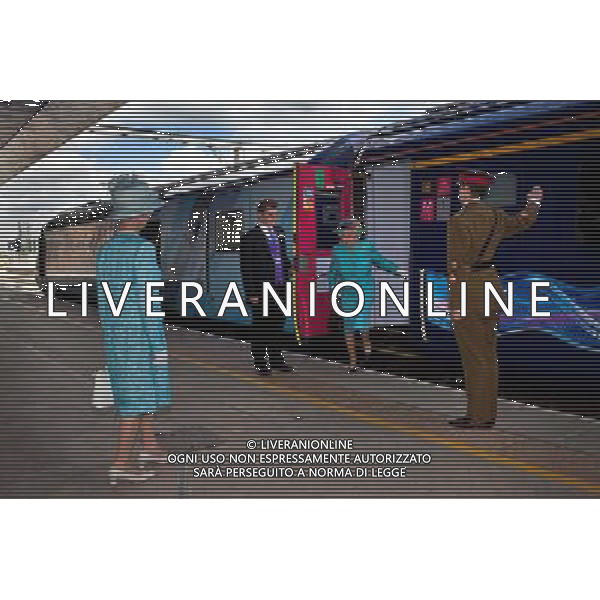 The Queen arrives by train at Reading Station in Berkshire, July 17th, 2014, where she officially opened the refurbished station. ©PHOTOSHOT/AGENZIA ALDO LIVERANI SAS - ITALY ONLY - EDITORIAL USE ONLY - REALI INGLESI: La Regina Elisabetta II d\'inghilterra all\'apertura ufficiale della stazione riqualificata di Reading 2014, Regno Unito