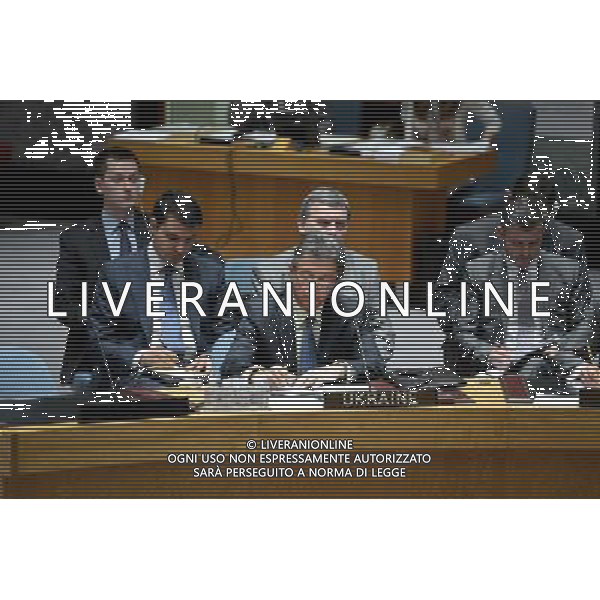(140718) -- NEW YORK, July 18, 2014 () -- Ukrainian ambassador to the United Nations Yuriy Sergeyev (C, front) takes notes during an emergency meeting of the UN Security Council on the situation in Ukraine, at the UN headquarters in New York, on July 18, 2014. The UN Security Council on Friday called for a \'full, thorough, independent investigation\' into the incident of Malaysian Airlines flight MH17, which crashed Thursday in eastern Ukraine with 298 people onboard. (/Niu Xiaolei)(zhf) ©PHOTOSHOT/AGENZIA ALDO LIVERANI SAS - ITALY ONLY - EDITORIAL USE ONLY - Il Consiglio di sicurezza delle Nazioni Unite in riunione sulla situazione di emergenza in Ucraina, presso la sede dell\'ONU a New York, il 18 luglio 2014.