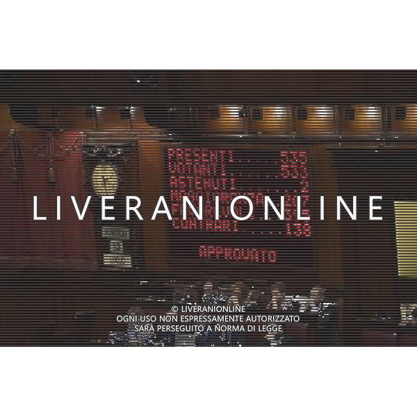 Seduta alla Camera su discussione della relazione della Giunta per le autorizzazioni sulla domanda di autorizzazione ad eseguire la misura cautelare della custodia in carcere nei confronti del deputato Galan - Roma 22 luglio 2014 nella foto Il tabellone luminoso con il risultato della votazione ©Corradetti/AGENZIA ALDO LIVERANI SAS