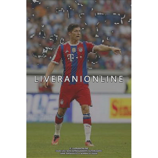 Sommer-Neuzugang Robert Lewandowski (FC Bayern Muenchen #9) gibt Anweisungen // during a Friendly Match between MSV Duisburg and FC Bayern Muenchen at the Schau Ins Land Arena in Duisburg, Germany on 2014/07/21. EXPA Pictures © 2014, PhotoCredit: EXPA/ Eibner-Pressefoto/ Schueler *****ATTENTION - OUT of GER***** ©photoshot/AGENZIA ALDO LIVERANI SAS - ITALY ONLY - EDITORIAL USE ONLY - Partita amichevole tra MSV Duisburg e FC Bayern Monaco a Duisburg, in Germania il 21 luglio 2014