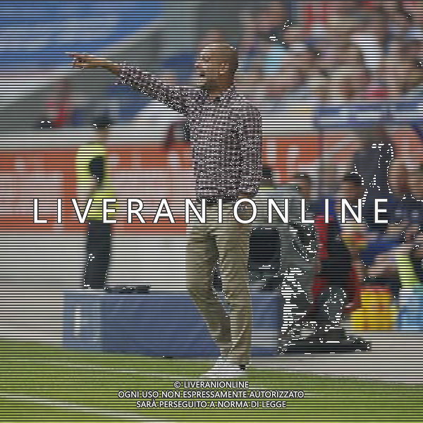 Trainer Pep Guardiola (FC Bayern Muenchen) gibt Anweisungen // during a Friendly Match between MSV Duisburg and FC Bayern Muenchen at the Schau Ins Land Arena in Duisburg, Germany on 2014/07/21. EXPA Pictures © 2014, PhotoCredit: EXPA/ Eibner-Pressefoto/ Schueler *****ATTENTION - OUT of GER***** ©photoshot/AGENZIA ALDO LIVERANI SAS - ITALY ONLY - EDITORIAL USE ONLY - Partita amichevole tra MSV Duisburg e FC Bayern Monaco a Duisburg, in Germania il 21 luglio 2014