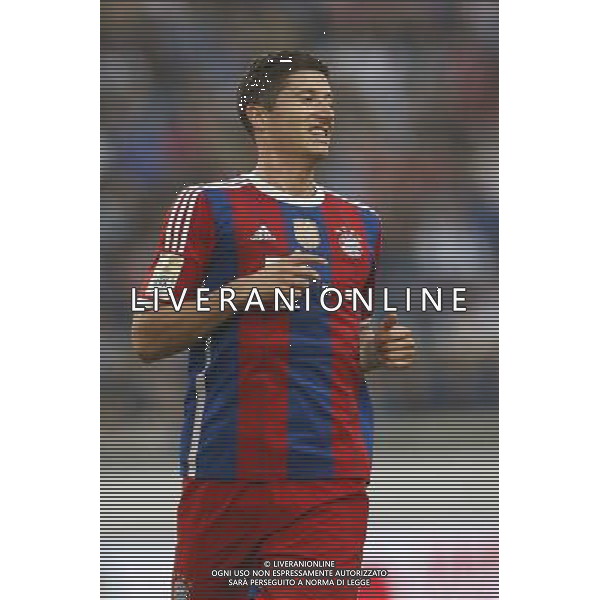 Sommer-Neuzugang Robert Lewandowski (FC Bayern Muenchen #9) schaut kritisch // during a Friendly Match between MSV Duisburg and FC Bayern Muenchen at the Schau Ins Land Arena in Duisburg, Germany on 2014/07/21. EXPA Pictures © 2014, PhotoCredit: EXPA/ Eibner-Pressefoto/ Schueler *****ATTENTION - OUT of GER***** ©photoshot/AGENZIA ALDO LIVERANI SAS - ITALY ONLY - EDITORIAL USE ONLY - Partita amichevole tra MSV Duisburg e FC Bayern Monaco a Duisburg, in Germania il 21 luglio 2014