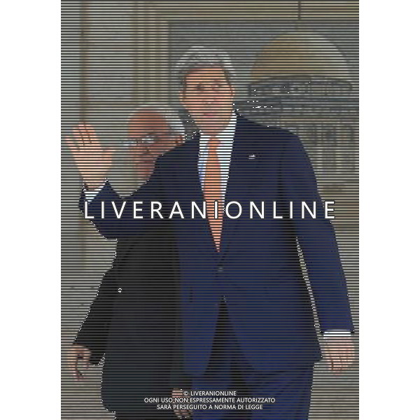 (140723) -- RAMALLAH, July 23, 2014 () -- U.S. Secretary of State John Kerry (R) stands in front of chief Palestinian negotiator Saeb Erekat upon his arrival for meeting with Palestinian President Mahmoud Abbas in the west bank city of Ramallah on July 23, 2014. Kerry is meeting with Abbas as efforts for a cease-fire between Hamas and Israel continues. (/Abbas Momani/Pool) ©photoshot/AGENZIA ALDO LIVERANI SAS - ITALY ONLY - EDITORIAL USE ONLY