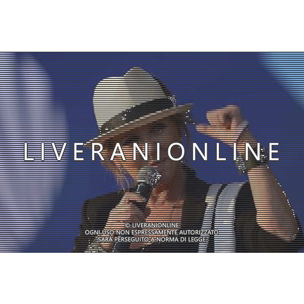 GLASGOW GREEN CONCERT FOR THE OPENING NIGHT COMMONWEALTH GAMES. Lulu on stage and with the unicef kids ©photoshot/AGENZIA ALDO LIVERANI SAS - ITALY ONLY - EDITORIAL USE ONLY