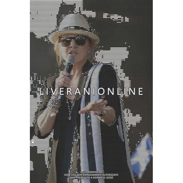 GLASGOW GREEN CONCERT FOR THE OPENING NIGHT COMMONWEALTH GAMES. Lulu on stage and with the unicef kids ©photoshot/AGENZIA ALDO LIVERANI SAS - ITALY ONLY - EDITORIAL USE ONLY
