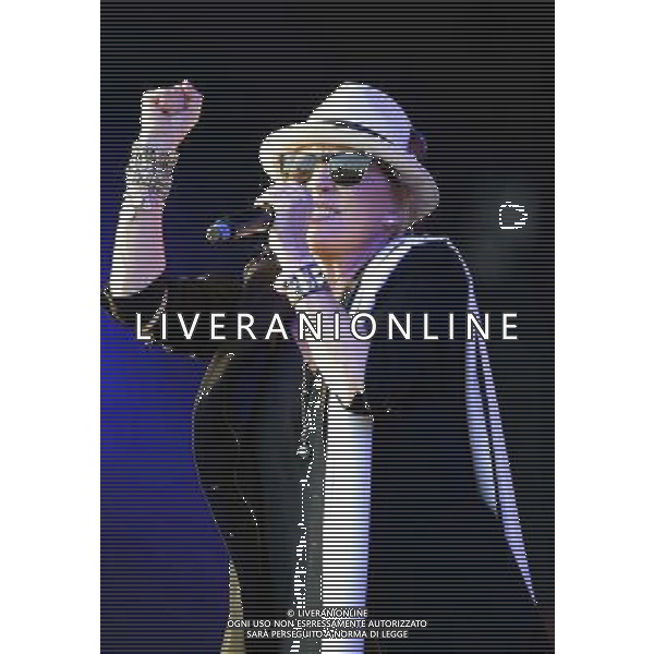 GLASGOW GREEN CONCERT FOR THE OPENING NIGHT COMMONWEALTH GAMES. Lulu on stage and with the unicef kids ©photoshot/AGENZIA ALDO LIVERANI SAS - ITALY ONLY - EDITORIAL USE ONLY