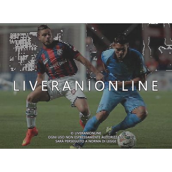 (140724) -- BUENOS AIRES, July 24, 2014 () -- Hector Villalba (L) of Argentina\'s San Lorenzo vies for the ball with Bolivia\'s Bolivar Luis Gutierrez during their first leg semifinal match of the 2014 Libertadores Cup held at San Lorenzo Stadium in Buenos Aires city, capital of Argentina, on July 23, 2014. (/Martin Zabala) (fnc) (ah) ©photoshot/AGENZIA ALDO LIVERANI SAS - ITALY ONLY - EDITORIAL USE ONLY