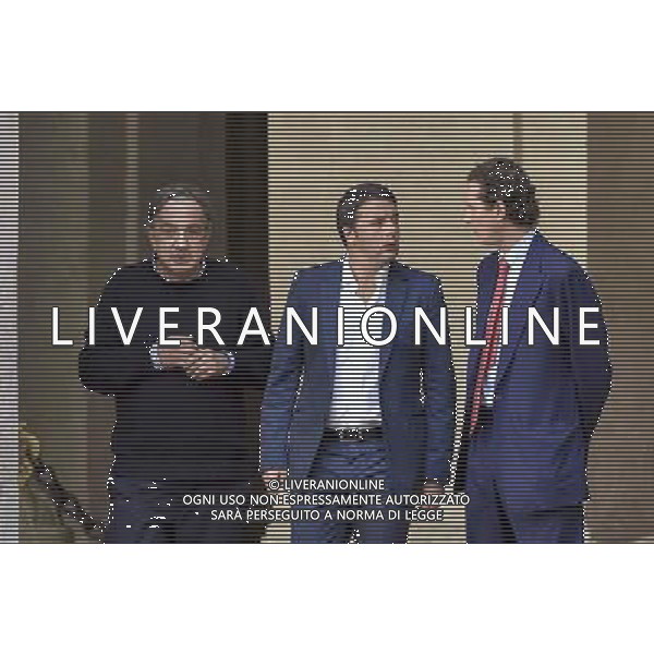 Roma - 25/07/2014 - Palazzo Chigi - Il presidente del Consiglio dei ministri Matteo Renzi incontra il Presidente della FIAT S.p.A John Elkann e lÕAmministratore Delegato Sergio Marchionne in occasione della presentazione della nuova autovettura ÒJeep RenegadeÓ - nella foto: Matteo Renzi con Sergio Marchionne e John Elkann / Ph. Fabrizio Corradetti - ag. Aldo Liverani Sas