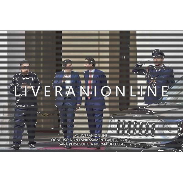 Roma - 25/07/2014 - Palazzo Chigi - Il presidente del Consiglio dei ministri Matteo Renzi incontra il Presidente della FIAT S.p.A John Elkann e lÕAmministratore Delegato Sergio Marchionne in occasione della presentazione della nuova autovettura ÒJeep RenegadeÓ - nella foto: Matteo Renzi con Sergio Marchionne e John Elkann / Ph. Fabrizio Corradetti - ag. Aldo Liverani Sas