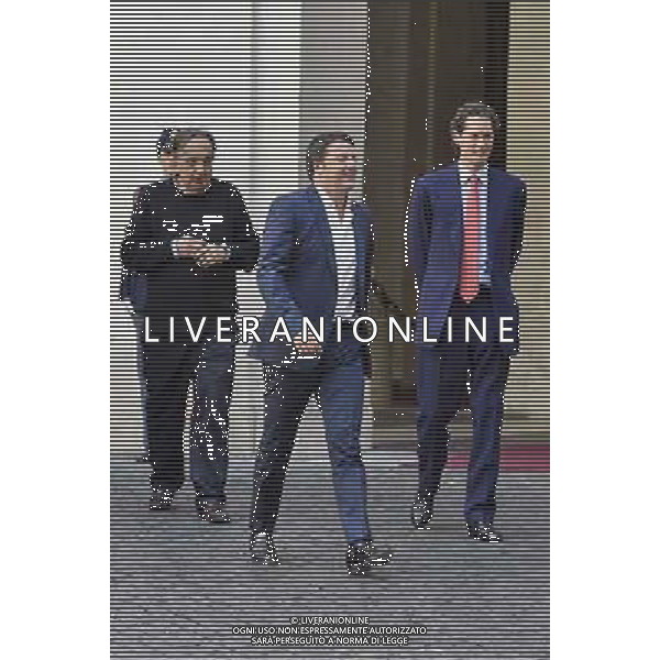 Roma - 25/07/2014 - Palazzo Chigi - Il presidente del Consiglio dei ministri Matteo Renzi incontra il Presidente della FIAT S.p.A John Elkann e lÕAmministratore Delegato Sergio Marchionne in occasione della presentazione della nuova autovettura ÒJeep RenegadeÓ - nella foto: Matteo Renzi con Sergio Marchionne e John Elkann / Ph. Fabrizio Corradetti - ag. Aldo Liverani Sas