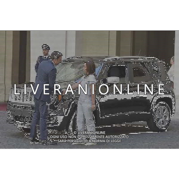 Roma - 25/07/2014 - Palazzo Chigi - Il presidente del Consiglio dei ministri Matteo Renzi incontra il Presidente della FIAT S.p.A John Elkann e lÕAmministratore Delegato Sergio Marchionne in occasione della presentazione della nuova autovettura ÒJeep RenegadeÓ - nella foto: Matteo Renzi saluta una operaria dello stabilimento Fiat di Melfi / Ph. Fabrizio Corradetti - ag. Aldo Liverani Sas