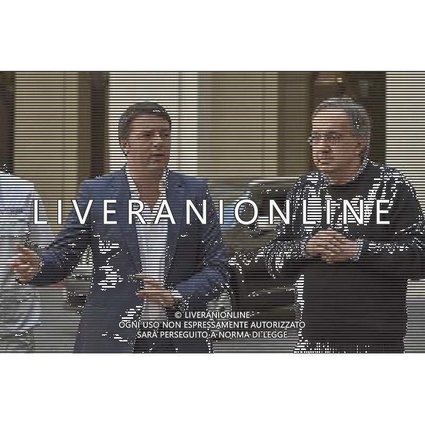 Roma - 25/07/2014 - Palazzo Chigi - Il presidente del Consiglio dei ministri Matteo Renzi incontra il Presidente della FIAT S.p.A John Elkann e lÕAmministratore Delegato Sergio Marchionne in occasione della presentazione della nuova autovettura ÒJeep RenegadeÓ - nella foto: Matteo Renzi e Sergio Marchionne / Ph. Fabrizio Corradetti - ag. Aldo Liverani Sas