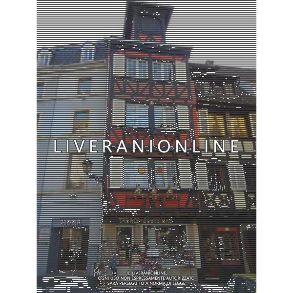 Colmar (Kolmar in tedesco, Colmer in alsaziano)  un comune francese di 68.843 abitanti capoluogo del dipartimento dell\'Alto Reno nella regione dell\'Alsazia AG ALDO LIVERANI SAS