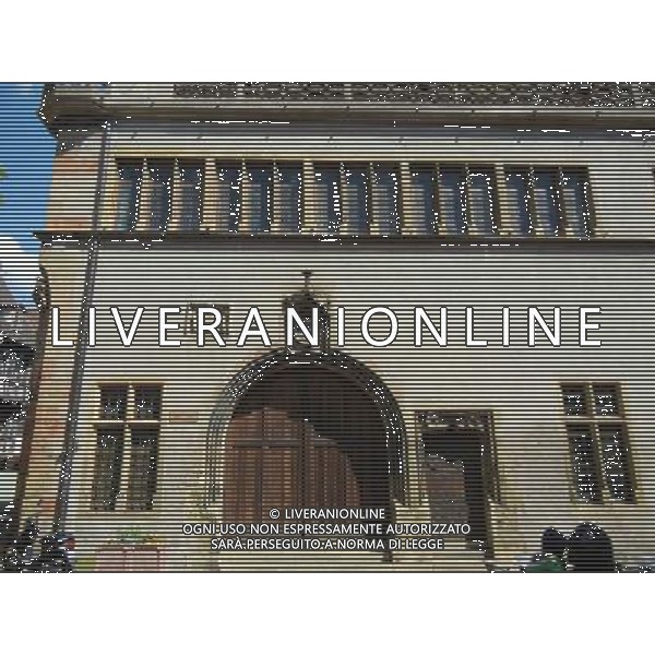 Colmar (Kolmar in tedesco, Colmer in alsaziano)  un comune francese di 68.843 abitanti capoluogo del dipartimento dell\'Alto Reno nella regione dell\'Alsazia AG ALDO LIVERANI SAS