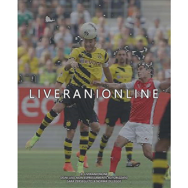 firo : 27.07.2014 Fu§ball,1.Bundesliga, Saison 2014/2015, Testspiel, RWE, Rot-Wei§ Essen - BVB, Borussia Dortmund Nuri SAHIN im Zweikampf $worldrightsEs gelten unsere AGB, einsehbar auf www.firosportphoto.de, copyright by firo sportphoto: Coesfelder Str. 207 D-48249 DŸlmen www.firosportphoto.de mail@firosportphoto.de (V o l k s b a n k B o c h u m - W i t t e n ) BLZ.: 430 601 29 Kt. Nr.: 341 117 100 Tel:Ê +49-2594-9916004 Fax:Ê+49-2594-9916005 AG ALDO LIVERANI SAS ONLY ITALY