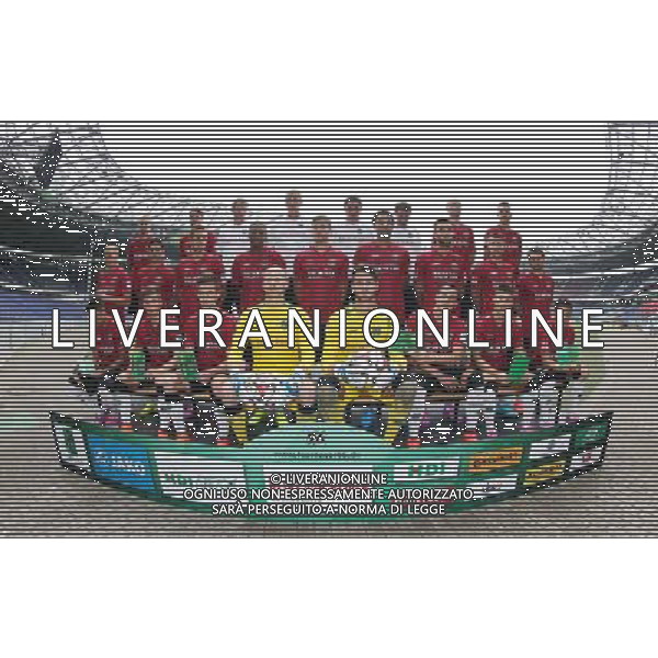 firo : 08.07.2014 Fu§ball,1.Bundesliga, Saison 2014/2015 Hannover 96, Fototermin,Portraitermin, Team, Mannschaft, Teamfoto, Mannschaftsfoto, obere Reihe von links : Leon ANDREASEN,Christian SCHULZ,Jšrg SIEVERS,Co-Trainer Xaver ZEMBROD,Cheftrainer Tayfun KORKUT,Julen MASACH,Christian PANDER,JOSELU, Mittlere Reihe von links : Jan SCHLAUDRAFF,Lars STINDL,Artur SOBIECH,MARCELO,Stefan THESKER,FELIPE,Kenan KARAMAN,Sebastien POCOGNOLI,Szabolcs HUSZTI, Untere Reihe von links : Leonardo BITTENCOURT,Tim DIER§EN,Valmir SULEJMANI, Markus MILLER,Samuel RADLINGER,Edgar PRIB, Valmir RANKOVIC,Manuel SCHMIEDEBACH. $worldrightsEs gelten unsere AGB, einsehbar auf www.firosportphoto.de, copyright by firo sportphoto: Coesfelder Str. 207 D-48249 DŸlmen www.firosportphoto.de mail@firosportphoto.de (V o l k s b a n k B o c h u m - W i t t e n ) BLZ.: 430 601 29 Kt. Nr.: 341 117 100 Tel:Ê +49-2594-9916004 Fax:Ê+49-2594-9916005 AG ALDO LIVERANI SAS ONLY ITALY