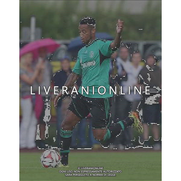 firo Fu§ball,Fussball, 23.07.2014 1. Bundesliga Saison 2014/2015 Vorbereitung, TL, Trainingslager in Grassau, Chiemsee, Testspiel Sportbund DJK Rosenheim - FC Schalke 04 Schalke, Einzelaktion, ganze Figur, Dennis Aogo $worldrightsEs gelten unsere AGB, einsehbar auf www.firosportphoto.de copyright by firo sportphoto: Coesfelder Str. 207 D- 48249 DŸlmen www.firosportphoto.de mail@firosportphoto.de (V o l k s b a n k B o c h u m - W i t t e n ) BLZ.: 430 601 29 Kt. Nr.: 341 117 100 Tel: +49-2594 - 9916004 Fax: +49-2594 - 9916005 AG ALDO LIVERANI SAS ONLY ITALY