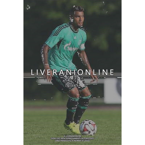 firo Fu§ball,Fussball, 23.07.2014 1. Bundesliga Saison 2014/2015 Vorbereitung, TL, Trainingslager in Grassau, Chiemsee, Testspiel Sportbund DJK Rosenheim - FC Schalke 04 Schalke, Kevin-Prince Boateng, Einzelaktion, ganze FIgur $worldrightsEs gelten unsere AGB, einsehbar auf www.firosportphoto.de copyright by firo sportphoto: Coesfelder Str. 207 D- 48249 DŸlmen www.firosportphoto.de mail@firosportphoto.de (V o l k s b a n k B o c h u m - W i t t e n ) BLZ.: 430 601 29 Kt. Nr.: 341 117 100 Tel: +49-2594 - 9916004 Fax: +49-2594 - 9916005 AG ALDO LIVERANI SAS ONLY ITALY