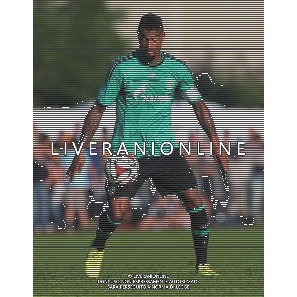 firo Fu§ball,Fussball, 23.07.2014 1. Bundesliga Saison 2014/2015 Vorbereitung, TL, Trainingslager in Grassau, Chiemsee, Testspiel Sportbund DJK Rosenheim - FC Schalke 04 Schalke, Kevin-Prince Boateng, Einzelaktion, ganze FIgur $worldrightsEs gelten unsere AGB, einsehbar auf www.firosportphoto.de copyright by firo sportphoto: Coesfelder Str. 207 D- 48249 DŸlmen www.firosportphoto.de mail@firosportphoto.de (V o l k s b a n k B o c h u m - W i t t e n ) BLZ.: 430 601 29 Kt. Nr.: 341 117 100 Tel: +49-2594 - 9916004 Fax: +49-2594 - 9916005 AG ALDO LIVERANI SAS ONLY ITALY