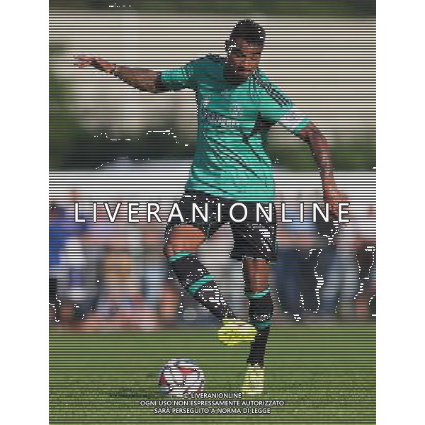 firo Fu§ball,Fussball, 23.07.2014 1. Bundesliga Saison 2014/2015 Vorbereitung, TL, Trainingslager in Grassau, Chiemsee, Testspiel Sportbund DJK Rosenheim - FC Schalke 04 Schalke, Kevin-Prince Boateng, Einzelaktion, ganze FIgur $worldrightsEs gelten unsere AGB, einsehbar auf www.firosportphoto.de copyright by firo sportphoto: Coesfelder Str. 207 D- 48249 DŸlmen www.firosportphoto.de mail@firosportphoto.de (V o l k s b a n k B o c h u m - W i t t e n ) BLZ.: 430 601 29 Kt. Nr.: 341 117 100 Tel: +49-2594 - 9916004 Fax: +49-2594 - 9916005 AG ALDO LIVERANI SAS ONLY ITALY