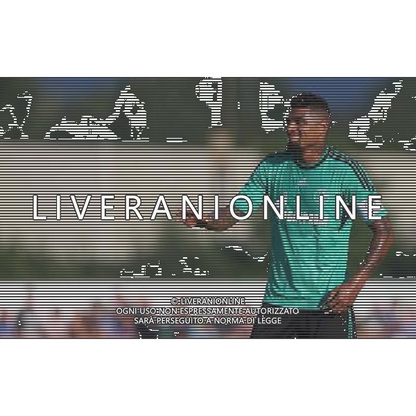 firo Fu§ball,Fussball, 23.07.2014 1. Bundesliga Saison 2014/2015 Vorbereitung, TL, Trainingslager in Grassau, Chiemsee, Testspiel Sportbund DJK Rosenheim - FC Schalke 04 Schalke, Kevin-Prince Boateng, halbe Figur, Gestik $worldrightsEs gelten unsere AGB, einsehbar auf www.firosportphoto.de copyright by firo sportphoto: Coesfelder Str. 207 D- 48249 DŸlmen www.firosportphoto.de mail@firosportphoto.de (V o l k s b a n k B o c h u m - W i t t e n ) BLZ.: 430 601 29 Kt. Nr.: 341 117 100 Tel: +49-2594 - 9916004 Fax: +49-2594 - 9916005 AG ALDO LIVERANI SAS ONLY ITALY