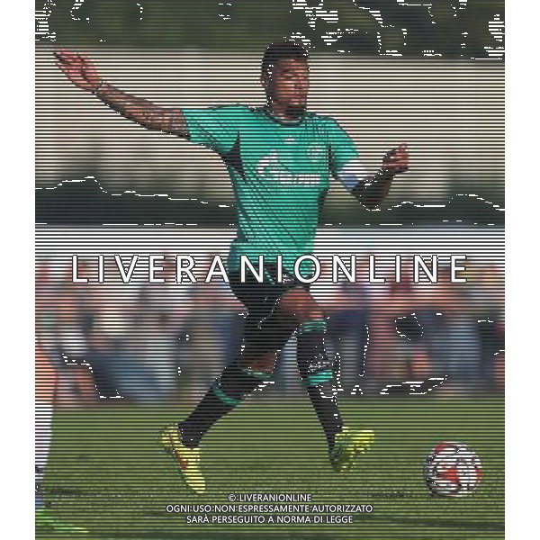 firo Fu§ball,Fussball, 23.07.2014 1. Bundesliga Saison 2014/2015 Vorbereitung, TL, Trainingslager in Grassau, Chiemsee, Testspiel Sportbund DJK Rosenheim - FC Schalke 04 Schalke, Kevin-Prince Boateng, Einzelaktion, ganze FIgur $worldrightsEs gelten unsere AGB, einsehbar auf www.firosportphoto.de copyright by firo sportphoto: Coesfelder Str. 207 D- 48249 DŸlmen www.firosportphoto.de mail@firosportphoto.de (V o l k s b a n k B o c h u m - W i t t e n ) BLZ.: 430 601 29 Kt. Nr.: 341 117 100 Tel: +49-2594 - 9916004 Fax: +49-2594 - 9916005 AG ALDO LIVERANI SAS ONLY ITALY