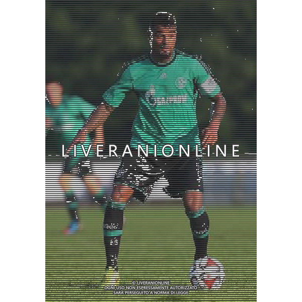 firo Fu§ball,Fussball, 23.07.2014 1. Bundesliga Saison 2014/2015 Vorbereitung, TL, Trainingslager in Grassau, Chiemsee, Testspiel Sportbund DJK Rosenheim - FC Schalke 04 Schalke, Kevin-Prince Boateng, Einzelaktion, ganze FIgur $worldrightsEs gelten unsere AGB, einsehbar auf www.firosportphoto.de copyright by firo sportphoto: Coesfelder Str. 207 D- 48249 DŸlmen www.firosportphoto.de mail@firosportphoto.de (V o l k s b a n k B o c h u m - W i t t e n ) BLZ.: 430 601 29 Kt. Nr.: 341 117 100 Tel: +49-2594 - 9916004 Fax: +49-2594 - 9916005 AG ALDO LIVERANI SAS ONLY ITALY