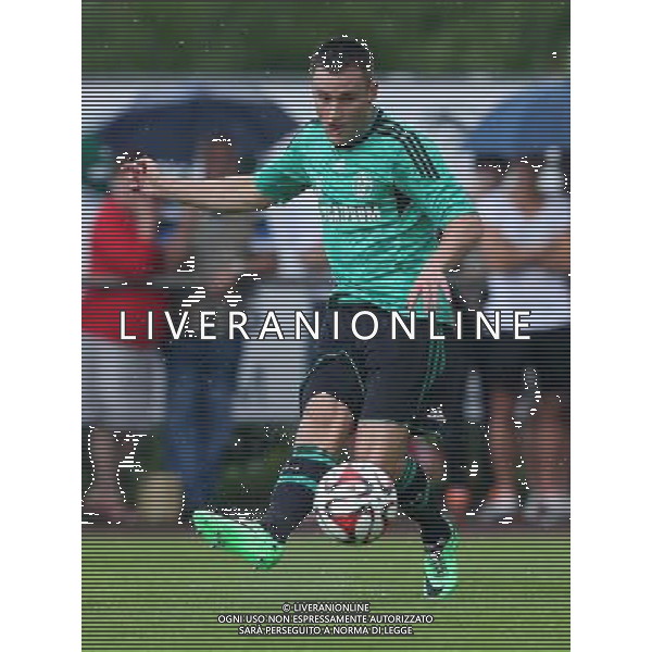 firo Fu§ball,Fussball, 23.07.2014 1. Bundesliga Saison 2014/2015 Vorbereitung, TL, Trainingslager in Grassau, Chiemsee, Testspiel Sportbund DJK Rosenheim - FC Schalke 04 Schalke, Christian Clemens, EInzelaktion, ganze FIgur $worldrightsEs gelten unsere AGB, einsehbar auf www.firosportphoto.de copyright by firo sportphoto: Coesfelder Str. 207 D- 48249 DŸlmen www.firosportphoto.de mail@firosportphoto.de (V o l k s b a n k B o c h u m - W i t t e n ) BLZ.: 430 601 29 Kt. Nr.: 341 117 100 Tel: +49-2594 - 9916004 Fax: +49-2594 - 9916005 AG ALDO LIVERANI SAS ONLY ITALY